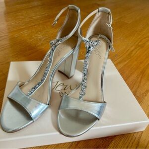 NEW Badgley Mischka Metallic Silver Heels
